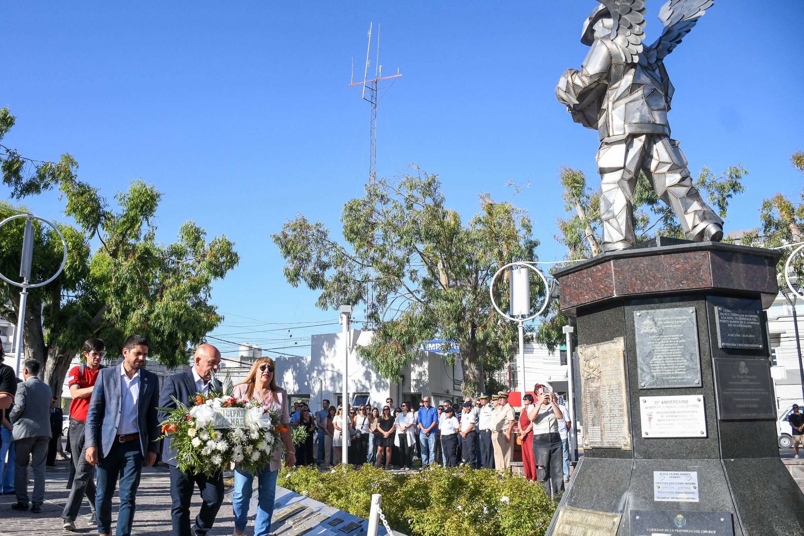 PUERTO MADRYN SIGUE RECORDANDO Y HOMENAJEANDO A LOS 25 BOMBEROS QUE DEJARON SU VIDA EN CUMPLIMIENTO DEL DEBER