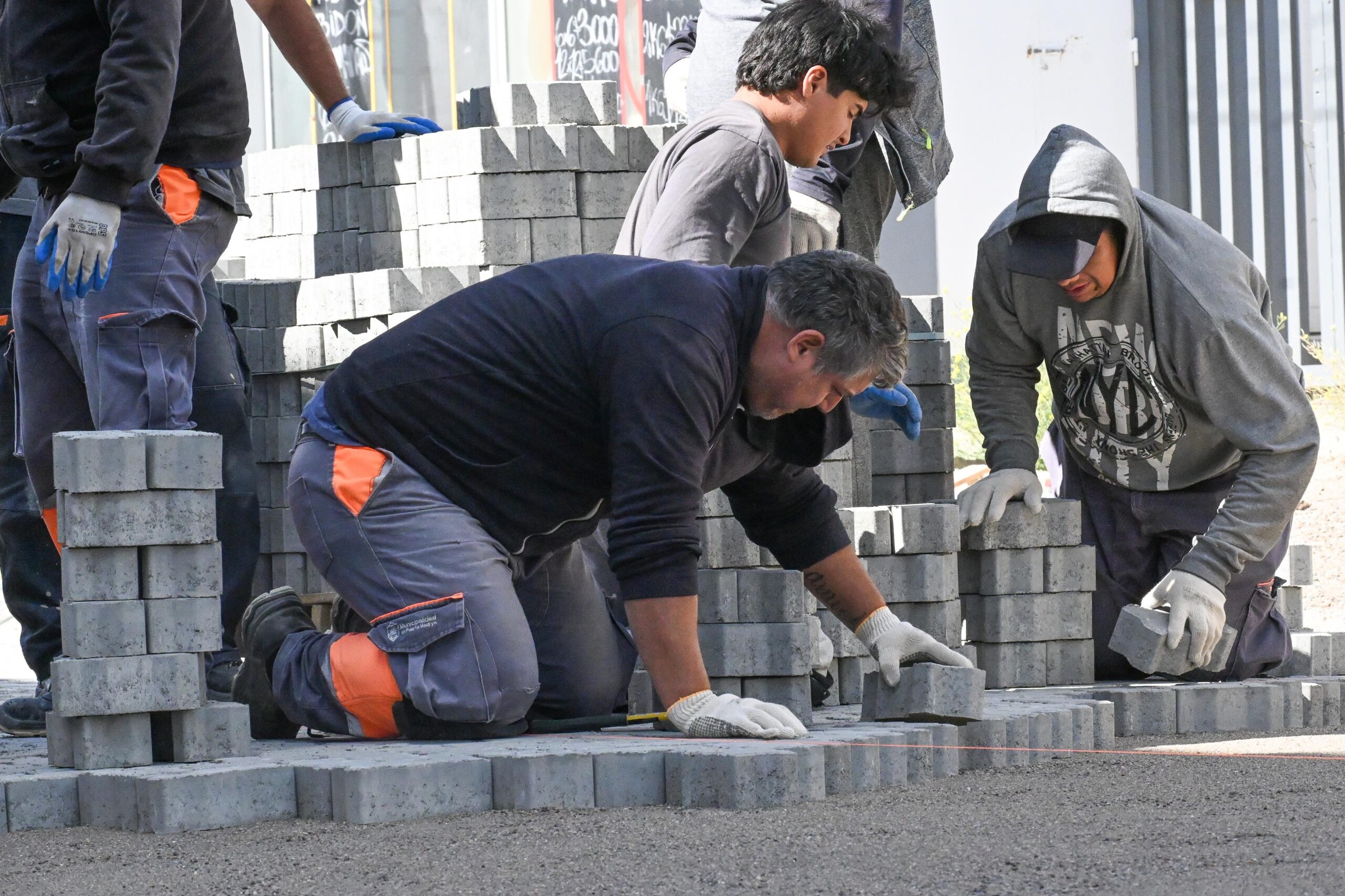 SASTRE ANUNCIÓ QUE EL PLAN MIXTO DE ADOQUINADO BENEFICIARÁ A MILES DE VECINOS DE PUERTO MADRYN
