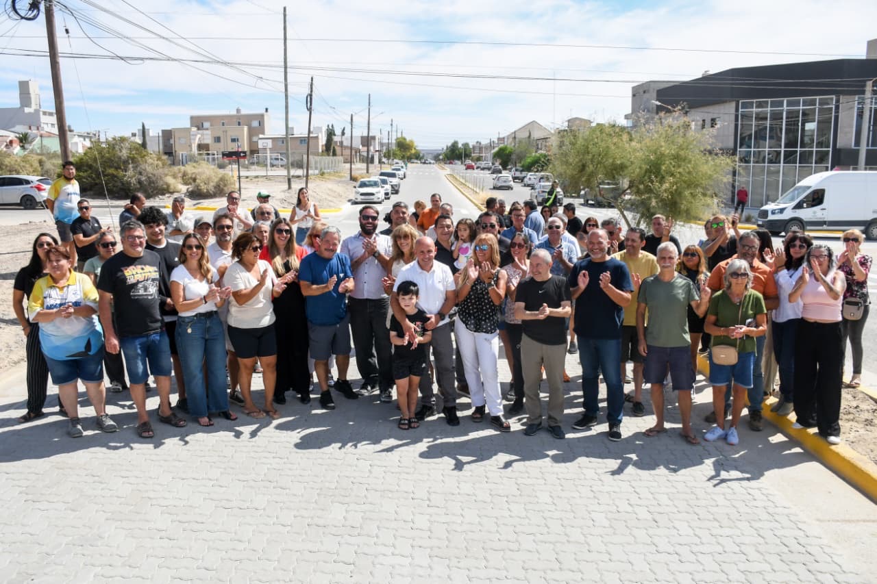 SASTRE INAUGURÓ EL COMPLETAMIENTO DE LA PAVIMENTACIÓN DE LA CALLE MARCELO T. DE ALVEAR