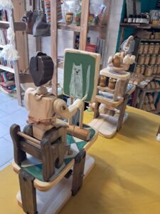 FRUCTÍFERA VISITA DE ARTESANO JUGUETERO