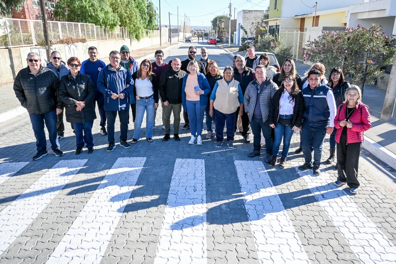 SASTRE INAUGURÓ EL ADOQUINADO EN LA CALLE JUJUY, EN EL BARRIO PROVINCIAS UNIDAS