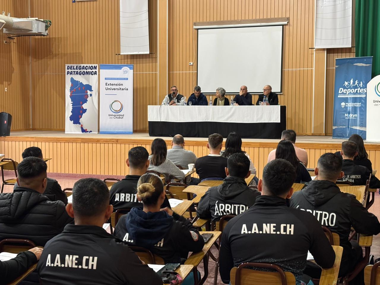 SE INAUGURÓ EL CURSO DE ARBITRAJE FEDERAL DE FÚTBOL EN PUERTO MADRYN