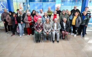 SASTRE FIRMÓ UN NUEVO CONVENIO PARA QUE LAS PERSONAS MAYORES DE PUERTO MADRYN DISFRUTEN DE LA PILETA DEL CLUB FERRO