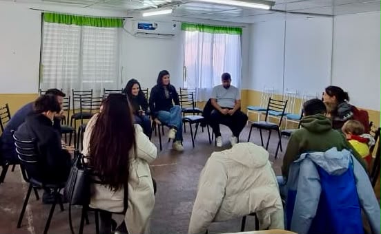 FAMILIAS DE ACOGIMIENTO PARTICIPARON DEL PRIMER ENCUENTRO DE ACOMPAÑAMIENTO E INTERCAMBIO