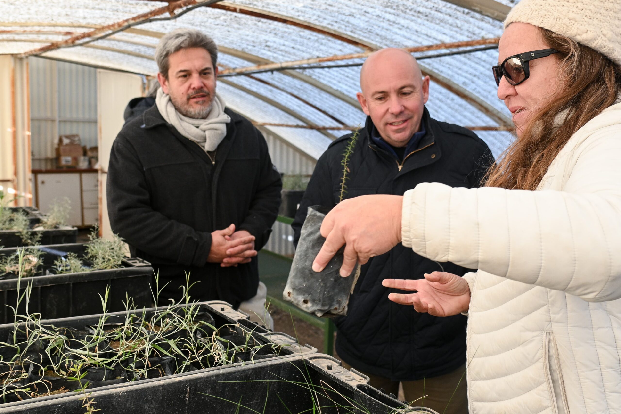 “INVERTIR EN CIENCIA ES APOSTAR AL FUTURO”: SASTRE RECORRIÓ EL JARDÍN BOTÁNICO DEL CENPAT