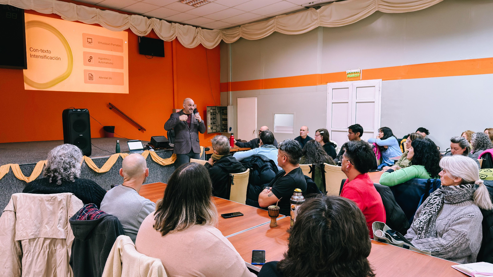 SE REALIZÓ UNA CAPACITACIÓN DESTINADA A DOCENTES DE TALLERES CULTURALES