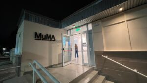 AGOSTO LLEGA CON UNA NUEVA MUESTRA AL MuMA