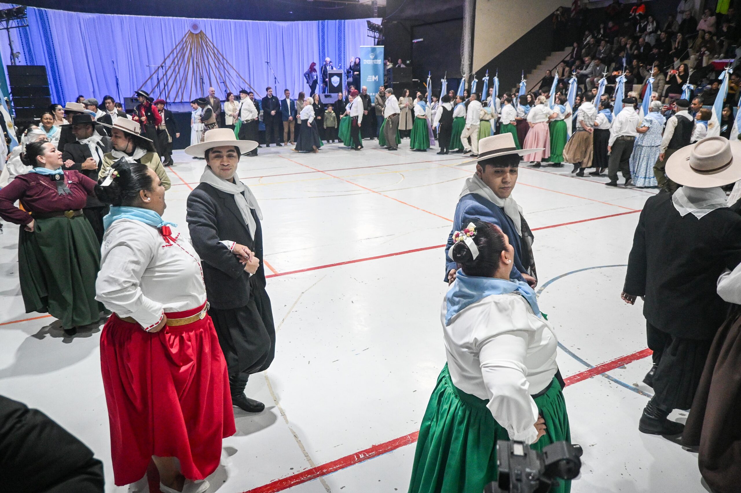 PUERTO MADRYN CONMEMORÓ EL 210° ANIVERSARIO DE LA DECLARACIÓN DE INDEPENDENCIA DE LA REPÚBLICA ARGENTINA