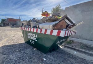 LA CAMPAÑA DE LIMPIEZA CONTINÚA EN LOS BARRIOS LOS ROBLES, MIRADORES DE LA COSTA Y JARDÍN GOBERNADOR FONTANA