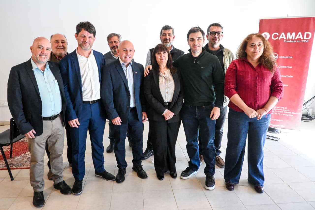 TORRES Y SASTRE ENCABEZARON EL ACTO POR EL ANIVERSARIO DE CAMAD EN MADRYN